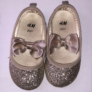 H&M toddler girl sparkling shoes size 5.5
